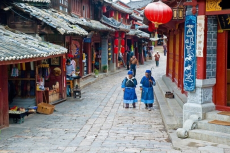 Explore beautiful small towns in China