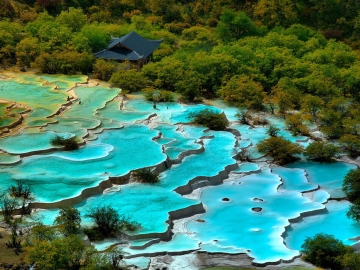 Observe 10 stunning natural wonders in Asia 